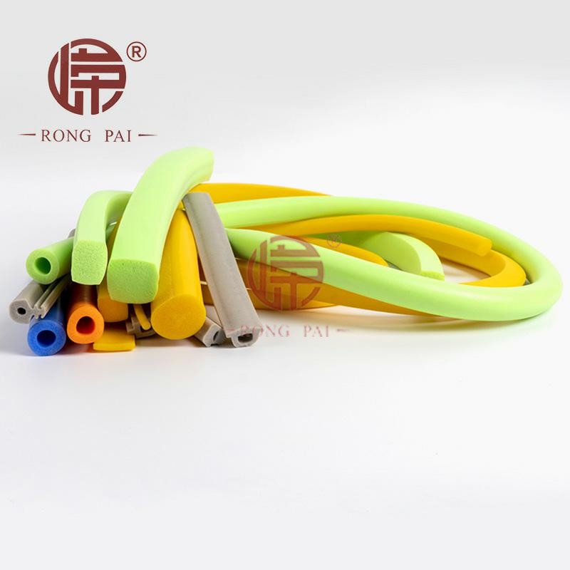 硅橡膠發(fā)泡密封條有哪些類(lèi)型又有哪些優(yōu)缺點(diǎn)？-常州嶸牌橡塑制品有限公司